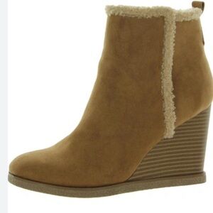 Sun and Stone boots with a wedge!  Camillia!​​​​